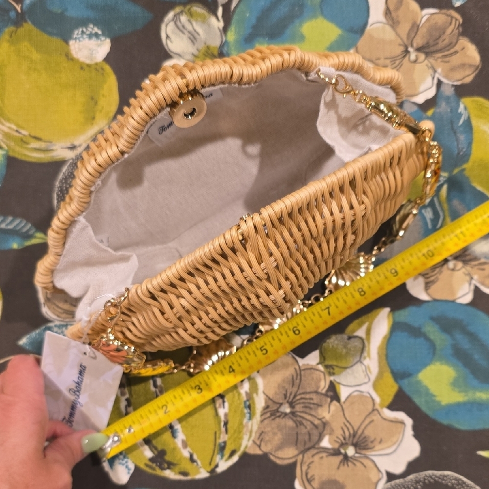 NWT Tommy Bahama Seashell Bag with Gold Chain - Picture 3 of 10
